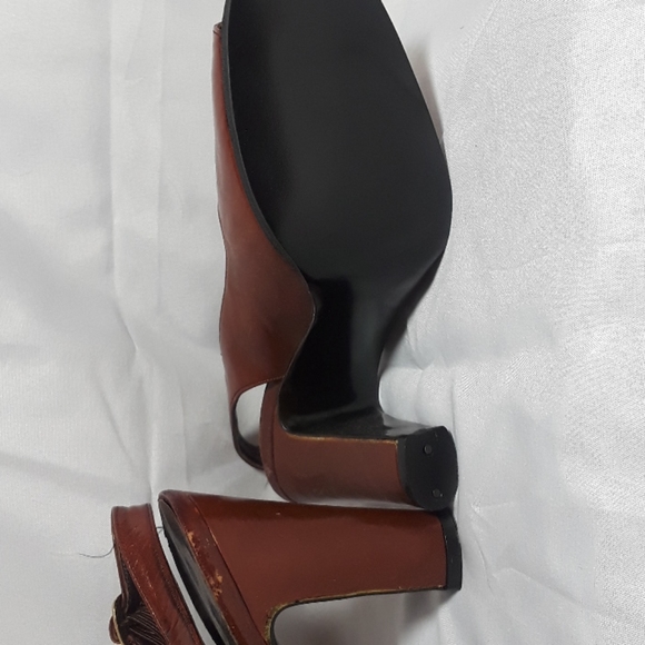 Shoes - Picture 2 of 7